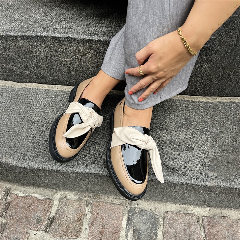 Copenhagen Shoes 0025 Loafers dla niej kolor jasnobrązowy/czarny/nude