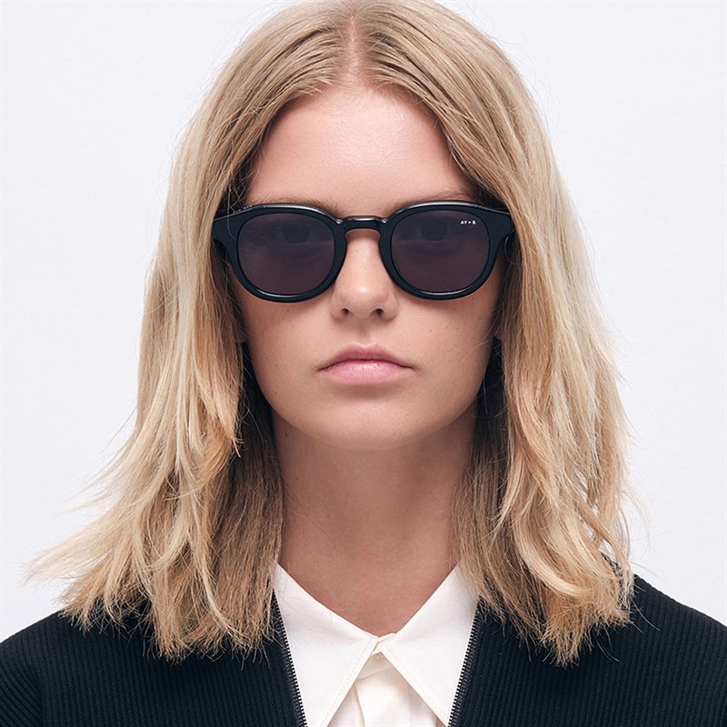AY Studios Lunettes de soleil en suède Noir