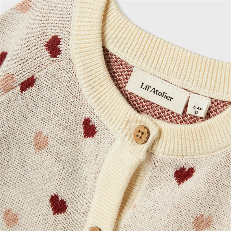 Lil' Atelier dla dziewczynki sweter z dzianiny z sercem Saran dla dziewczynki kolor Turtledove