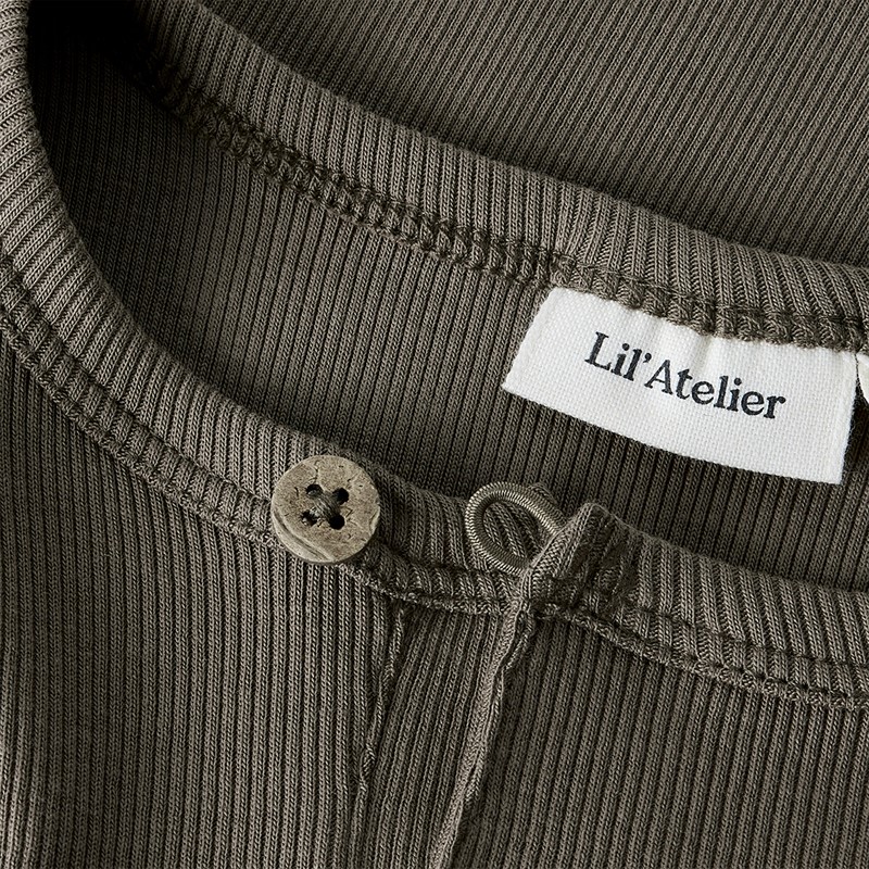 Lil' Atelier Lago top z długim rękawem dla chłopca kolor Shitake