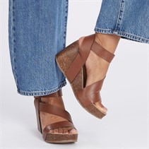 Flip Flops & Sandals