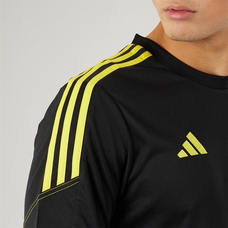 adidas Herren Tiro 23 Club Slim Trainings T Shirt Schwarz/Hellgelb