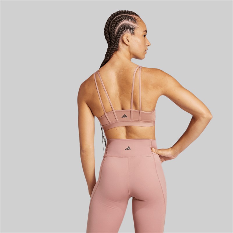 adidas Biustonosz o lekkim wsparciu All Me Essentials dla niej kolor Warm Clay