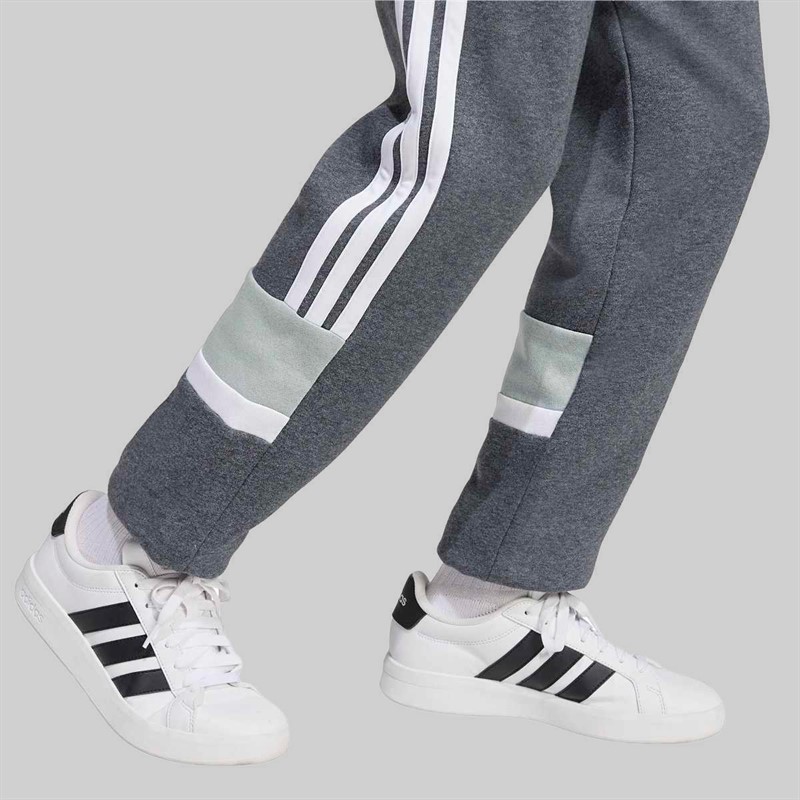 adidas Junior Junge Saisonale Essentials Tiberio 3 Streifen Jogginghosen Drak Grey/Weiß/Wonder Sage