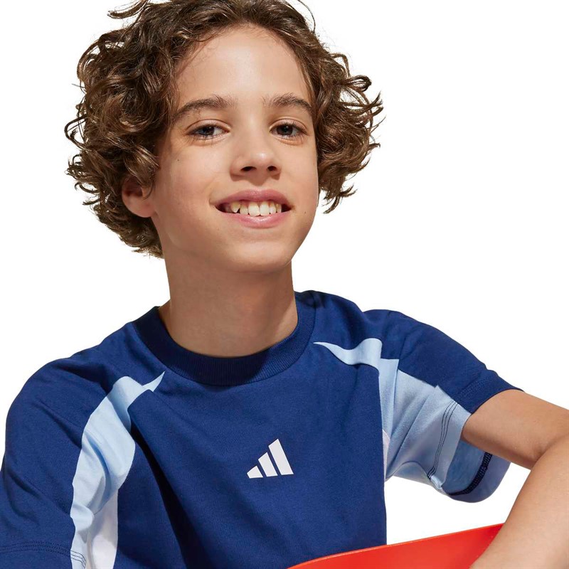 adidas Junior Junge Saisonale Essentials Farbblock T Shirt Dark Blue/Glow Blue/Weiß
