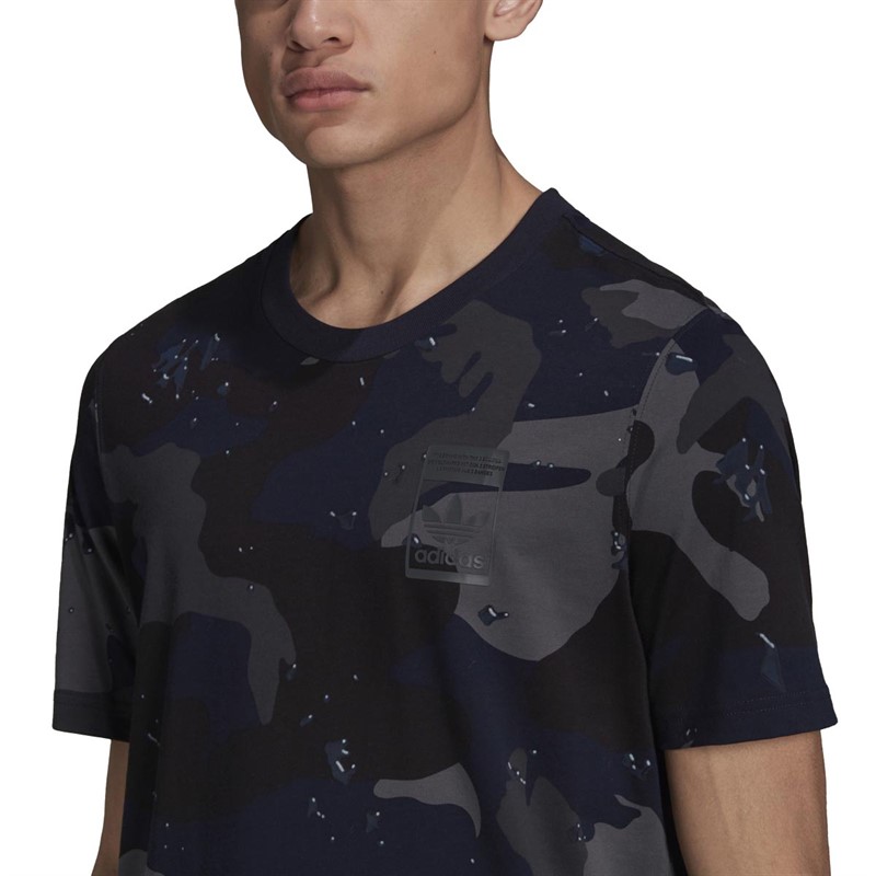 adidas Originals Herren Graphics Camo Allover Print T-Shirts Mehrfarbig