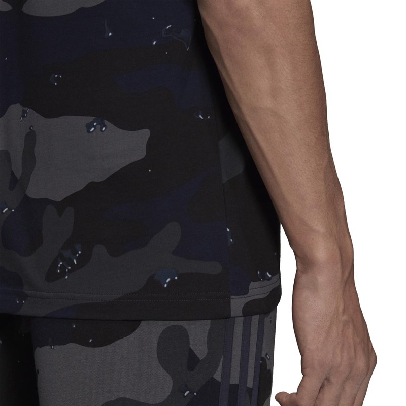 adidas Originals Herren Graphics Camo Allover Print T-Shirts Mehrfarbig