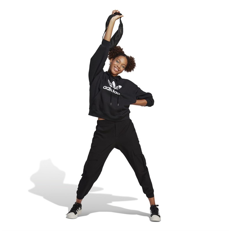 Adidas originals tech trefoil outlet cropped sweatshirt in black