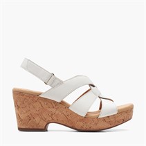 Clarks Womens Giselle Beach E-Fit Sandals White