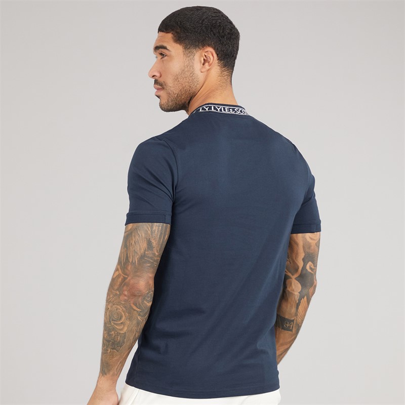 Lyle And Scott Vintage T-shirt z z logo i ściągaczem dla niego kolor Y070 Dark Navy/Bone White