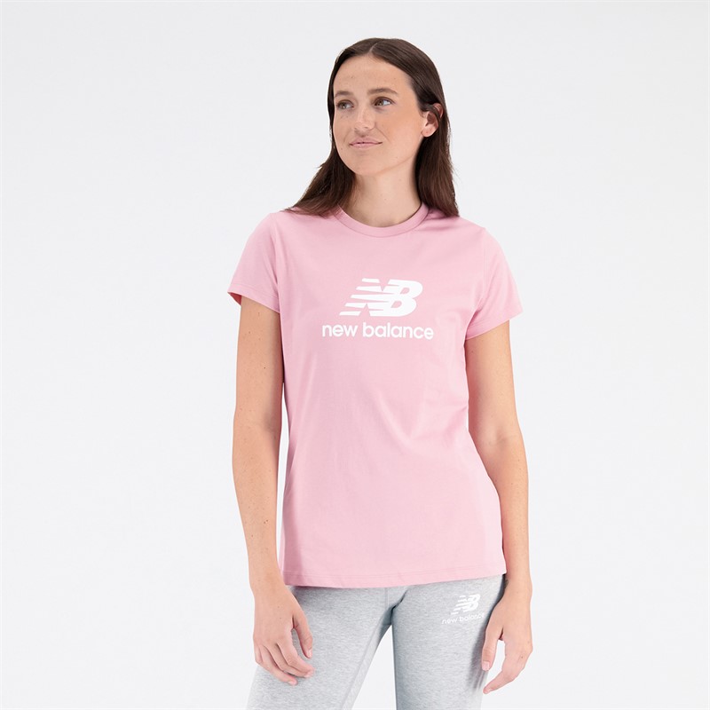 New Balance Damen Essentials Gestapeltes Logo T-Shirt Trübes Rosa