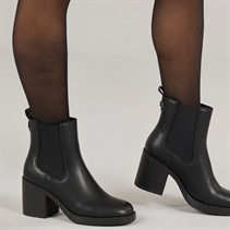 Truffle Collection Womens Munchie Square Front Chelsea Boots Black PU