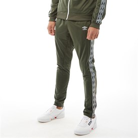 Umbro Heren Active Style Taped Tricot Trainingsbroek Donker Olijfgroen umbro kopen in de aanbieding Umbro Heren Active Style Taped Tricot Trainingsbroek Donker Olijfgroen umbro kopen in de aanbieding
