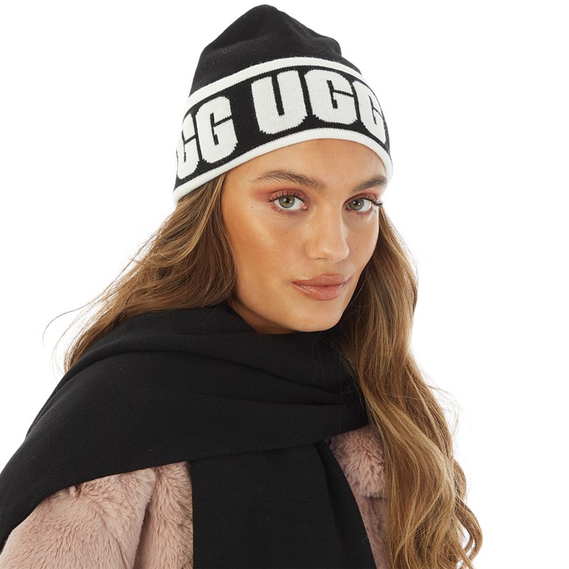 UGG® Womens Graphic Logo Beanie Black