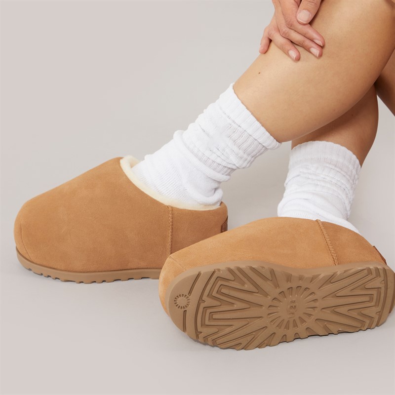UGG® Womens Pumped Slide Slippers Chestnut