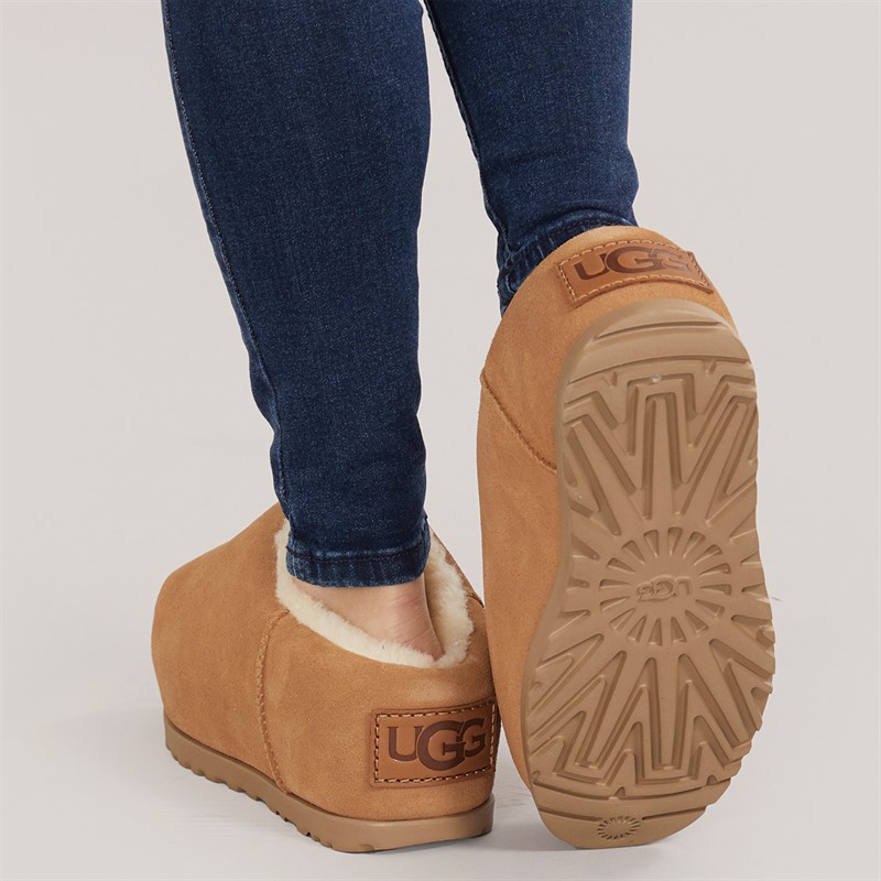 UGG® Womens Pumped Slide Slippers Chestnut