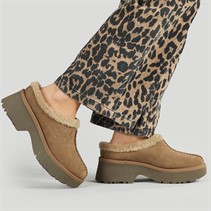 UGG® Womens New Heights Cozy Clogs Hickory